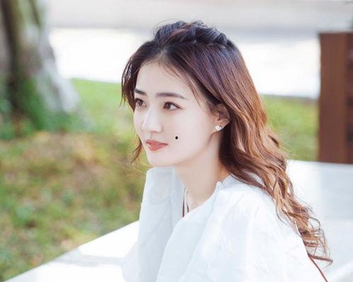 明星网红凉拖,明星网红引领夏日时尚潮流