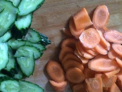 黑瓜可以炒着吃吗有毒吗,可炒食还是有毒隐患？揭秘其安全性