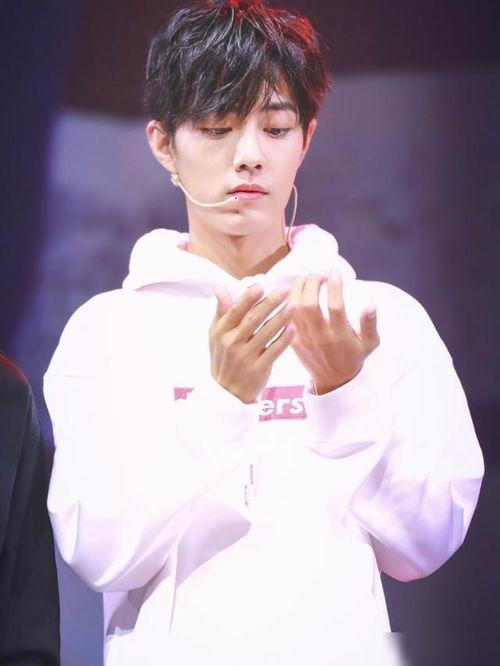 爆料吃瓜肖战视频,吃瓜群众热议，背后真相揭秘