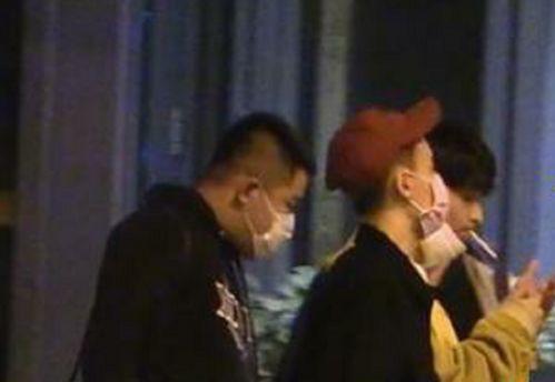 抽烟明星网红视频,揭秘抽烟明星网红的私密瞬间