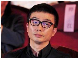 张靓颖吃瓜看娱乐圈